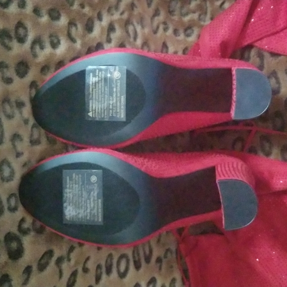 Red heeled over knee boot - Picture 8 of 10